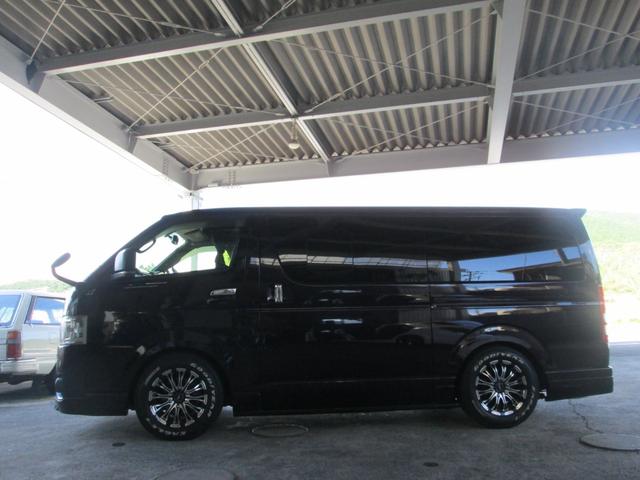 ハイエースバン スーパーＧＬ　ダークプライム　ハーフフルエアロ・３．０ＤＩＣターボ・ローダウン・純正ＬＥＤヘッドライト・レザー調シートカバー・プッシュスタート・スマートキー・バックカメラ・社外１６インチアルミ・アルパインナビ／フルセグＴＶ（5枚目）