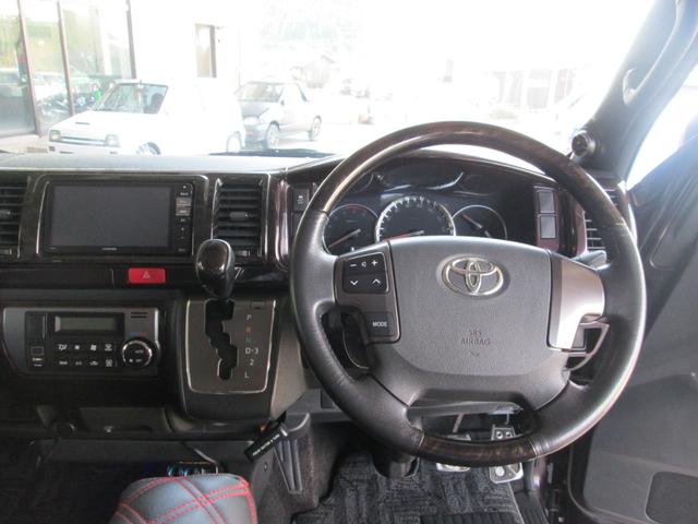 ハイエースバン スーパーＧＬ　ダークプライム　ハーフフルエアロ・３．０ＤＩＣターボ・ローダウン・純正ＬＥＤヘッドライト・レザー調シートカバー・プッシュスタート・スマートキー・バックカメラ・社外１６インチアルミ・アルパインナビ／フルセグＴＶ（18枚目）