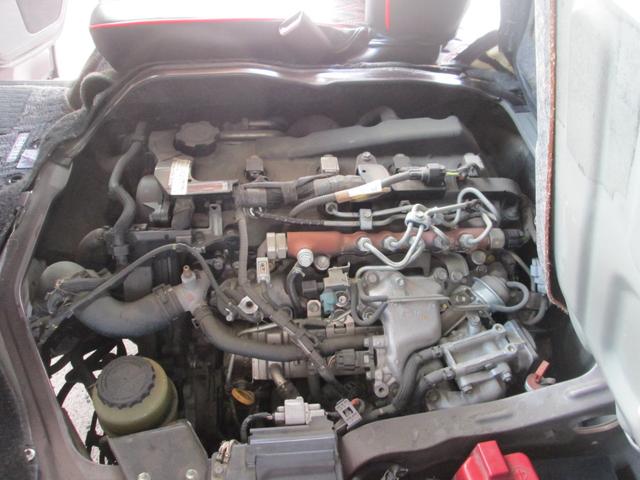 ハイエースバン スーパーＧＬ　ダークプライム　ハーフフルエアロ・３．０ＤＩＣターボ・ローダウン・純正ＬＥＤヘッドライト・レザー調シートカバー・プッシュスタート・スマートキー・バックカメラ・社外１６インチアルミ・アルパインナビ／フルセグＴＶ（24枚目）