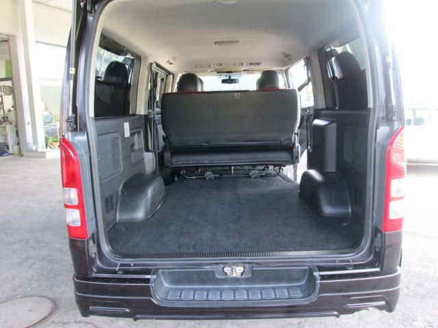 ハイエースバン スーパーＧＬ　ダークプライム　ハーフフルエアロ・３．０ＤＩＣターボ・ローダウン・純正ＬＥＤヘッドライト・レザー調シートカバー・プッシュスタート・スマートキー・バックカメラ・社外１６インチアルミ・アルパインナビ／フルセグＴＶ（26枚目）