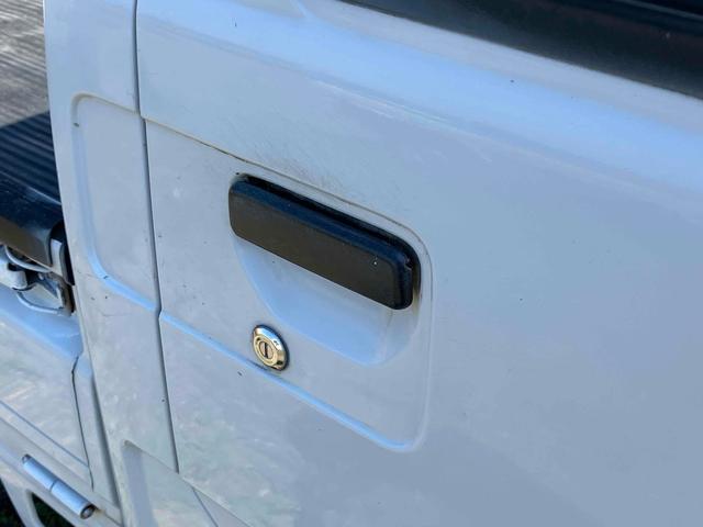 サンバートラック 　４ＷＤ　軽トラック　ＭＴ　エアコン　運転席エアバッグ（9枚目）