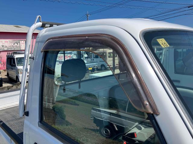 サンバートラック 　４ＷＤ　軽トラック　ＭＴ　エアコン　運転席エアバッグ（11枚目）
