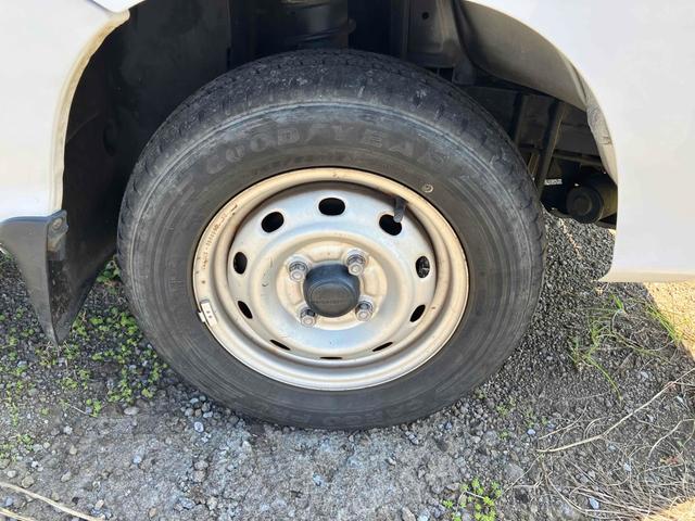サンバートラック 　４ＷＤ　軽トラック　ＭＴ　エアコン　運転席エアバッグ（13枚目）