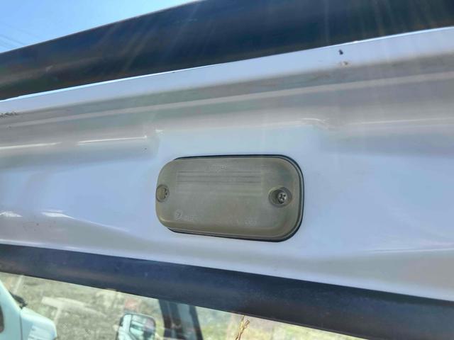 サンバートラック 　４ＷＤ　軽トラック　ＭＴ　エアコン　運転席エアバッグ（17枚目）