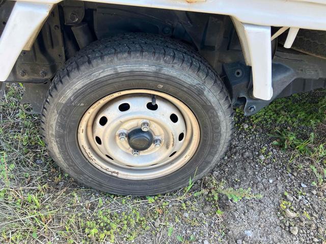 サンバートラック 　４ＷＤ　軽トラック　ＭＴ　エアコン　運転席エアバッグ（18枚目）