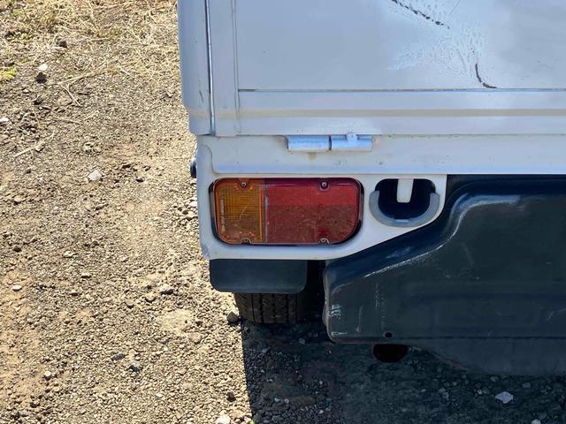 サンバートラック 　４ＷＤ　軽トラック　ＭＴ　エアコン　運転席エアバッグ（22枚目）