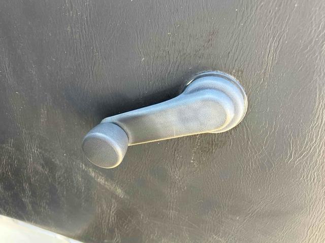 サンバートラック 　４ＷＤ　軽トラック　ＭＴ　エアコン　運転席エアバッグ（51枚目）