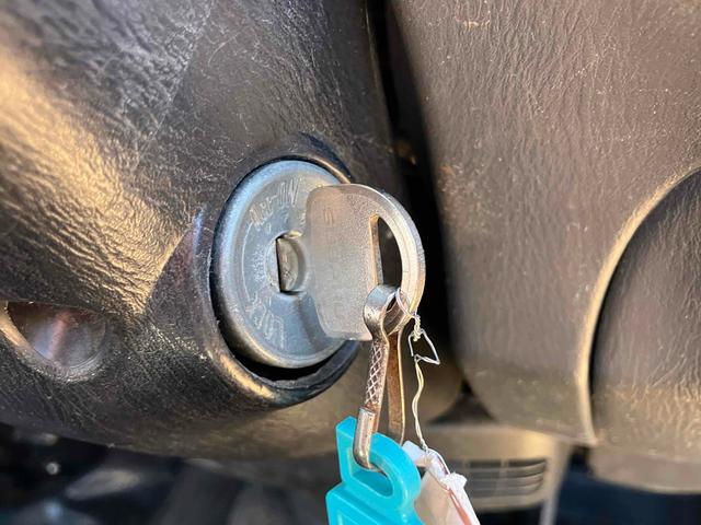 サンバートラック 　４ＷＤ　軽トラック　ＭＴ　エアコン　運転席エアバッグ（60枚目）