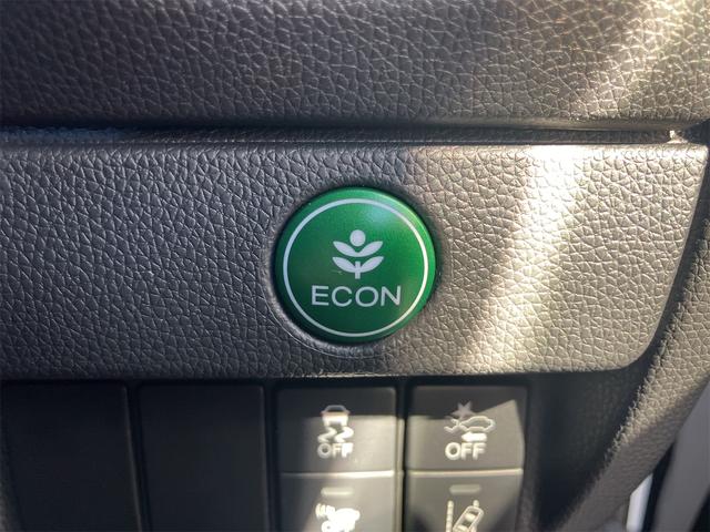 フィットハイブリッド Ｆコンフォートエディション　ハイブリッド　ＥＴＣ　バックカメラ　ナビ　ＴＶ　レーンアシスト　衝突被害軽減システム　オートライト　スマートキー　アイドリングストップ　シートヒーター　ＡＴ　盗難防止システム　衝突安全ボディ　ＣＤ（9枚目）