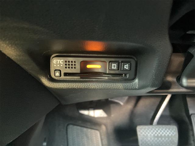 フィットハイブリッド Ｆコンフォートエディション　ハイブリッド　ＥＴＣ　バックカメラ　ナビ　ＴＶ　レーンアシスト　衝突被害軽減システム　オートライト　スマートキー　アイドリングストップ　シートヒーター　ＡＴ　盗難防止システム　衝突安全ボディ　ＣＤ（11枚目）