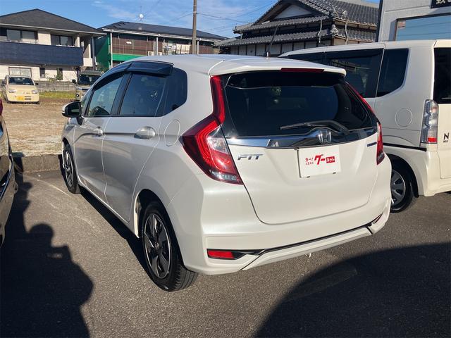 フィットハイブリッド Ｆコンフォートエディション　ハイブリッド　ＥＴＣ　バックカメラ　ナビ　ＴＶ　レーンアシスト　衝突被害軽減システム　オートライト　スマートキー　アイドリングストップ　シートヒーター　ＡＴ　盗難防止システム　衝突安全ボディ　ＣＤ（18枚目）