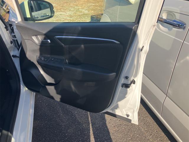 フィットハイブリッド Ｆコンフォートエディション　ハイブリッド　ＥＴＣ　バックカメラ　ナビ　ＴＶ　レーンアシスト　衝突被害軽減システム　オートライト　スマートキー　アイドリングストップ　シートヒーター　ＡＴ　盗難防止システム　衝突安全ボディ　ＣＤ（57枚目）