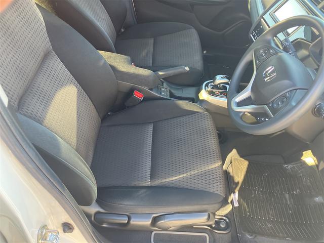 フィットハイブリッド Ｆコンフォートエディション　ハイブリッド　ＥＴＣ　バックカメラ　ナビ　ＴＶ　レーンアシスト　衝突被害軽減システム　オートライト　スマートキー　アイドリングストップ　シートヒーター　ＡＴ　盗難防止システム　衝突安全ボディ　ＣＤ（61枚目）