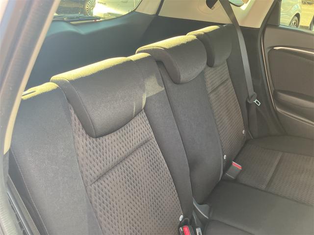 フィットハイブリッド Ｆコンフォートエディション　ハイブリッド　ＥＴＣ　バックカメラ　ナビ　ＴＶ　レーンアシスト　衝突被害軽減システム　オートライト　スマートキー　アイドリングストップ　シートヒーター　ＡＴ　盗難防止システム　衝突安全ボディ　ＣＤ（64枚目）