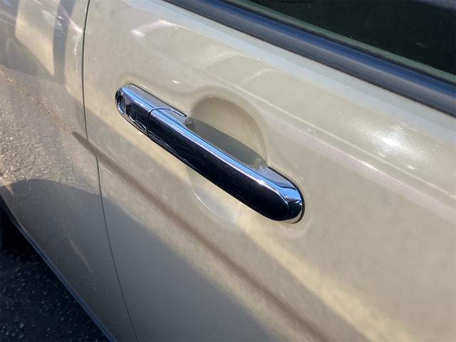 アルトラパン Fリミテッド 衝突被害軽減システム オートライト HID スマートキー アイドリングストップ 電動格納ミラー シートヒーター CVT 盗難防止システム ABS ESC アルミホイール 衝突安全ボディ エアコン(26枚目)