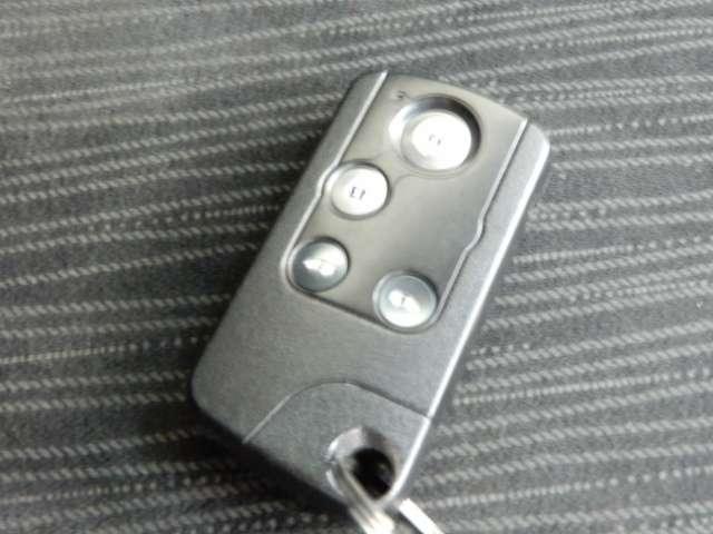 ハイブリッド プレミアムエディション メモリーナビ バックカメラ フルセグTV ビルトインETC 両側電動スライドドア フリップダウンモニター HIDヘッドライト アイドリングストップ スマートキー オートエアコン(17枚目)