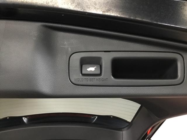 ＣＲ－Ｖハイブリッド ｅ：ＨＥＶＥＸ・マスターピース　メモリーナビ　リアカメラ　ＥＴＣ　サンル－フ　Ｂカメラ　革シート　フルセグテレビ　シートヒーター　電動シート　衝突軽減ブレーキ　ＬＥＤヘッド　クルコン　キーレス　横滑り防止装置　スマートキー（12枚目）