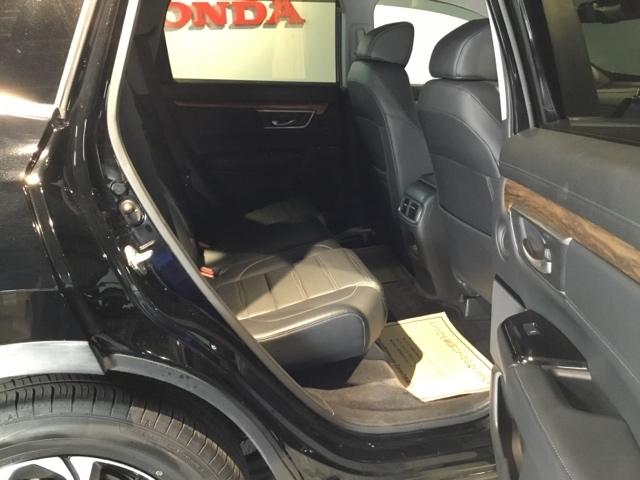 ＣＲ－Ｖハイブリッド ｅ：ＨＥＶＥＸ・マスターピース　メモリーナビ　リアカメラ　ＥＴＣ　サンル－フ　Ｂカメラ　革シート　フルセグテレビ　シートヒーター　電動シート　衝突軽減ブレーキ　ＬＥＤヘッド　クルコン　キーレス　横滑り防止装置　スマートキー（14枚目）