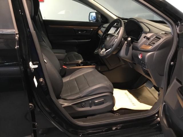 ＣＲ－Ｖハイブリッド ｅ：ＨＥＶＥＸ・マスターピース　メモリーナビ　リアカメラ　ＥＴＣ　サンル－フ　Ｂカメラ　革シート　フルセグテレビ　シートヒーター　電動シート　衝突軽減ブレーキ　ＬＥＤヘッド　クルコン　キーレス　横滑り防止装置　スマートキー（17枚目）