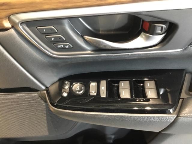 ＣＲ－Ｖハイブリッド ｅ：ＨＥＶＥＸ・マスターピース　メモリーナビ　リアカメラ　ＥＴＣ　サンル－フ　Ｂカメラ　革シート　フルセグテレビ　シートヒーター　電動シート　衝突軽減ブレーキ　ＬＥＤヘッド　クルコン　キーレス　横滑り防止装置　スマートキー（19枚目）