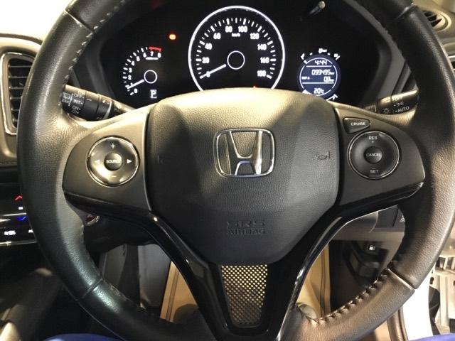 ヴェゼル Ｘ　メモリーナビ　リアカメラ　ＥＴＣ　アルミホイール　追突軽減ブレーキ　スマ－トキ－　ＵＳＢ　サイドエアバッグ　パワーウィンドウ　盗難防止システム　横滑り防止　ＬＥＤヘッドランプ　クルコン　ＰＳ　ＡＢＳ（3枚目）