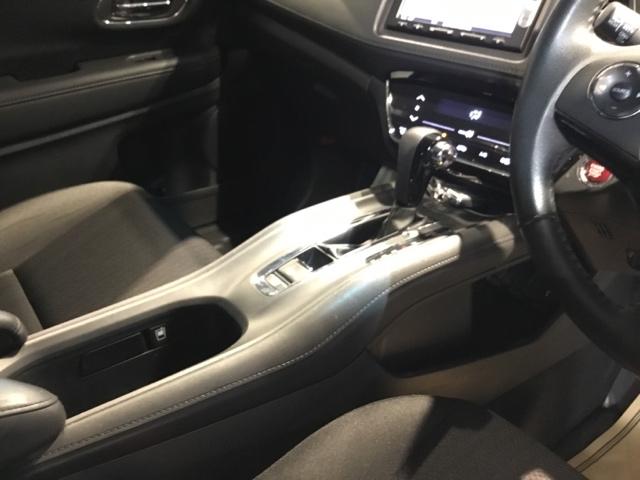 ヴェゼル Ｘ　メモリーナビ　リアカメラ　ＥＴＣ　アルミホイール　追突軽減ブレーキ　スマ－トキ－　ＵＳＢ　サイドエアバッグ　パワーウィンドウ　盗難防止システム　横滑り防止　ＬＥＤヘッドランプ　クルコン　ＰＳ　ＡＢＳ（18枚目）