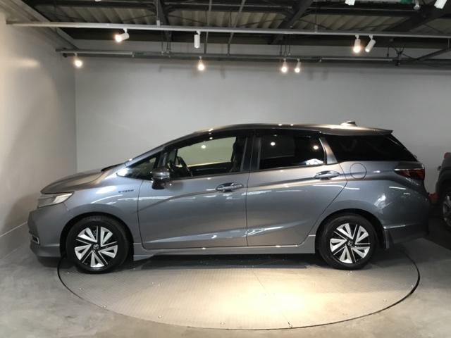 シャトル ハイブリッドＸホンダセンシング　リアカメラ　ＥＴＣ　シートヒータ　横滑抑制　リヤカメラ　スマ－トキ－　イモビ　ＴＶナビ　サイドエアバッグ　キーレス　ＤＶＤ再生機能　ＥＣＯＮ　クルコン　パワーウィンドウ　Ｗエアバック　エアコン　ＡＢＳ（7枚目）