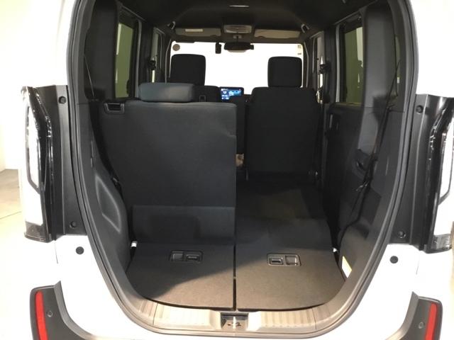 Ｎ－ＢＯＸカスタム ベースグレード　メモリーナビ　フルセグ　リアカメラ　ＥＴＣ　ＵＳＢ接続　ＣＭＢＳ　Ｄレコ　禁煙　ベンチシート　オートエアコン　スマートキ　ＬＥＤ　盗難防止装置　クルコン　バックカメラ　パワーステアリング　エアバッグ（11枚目）