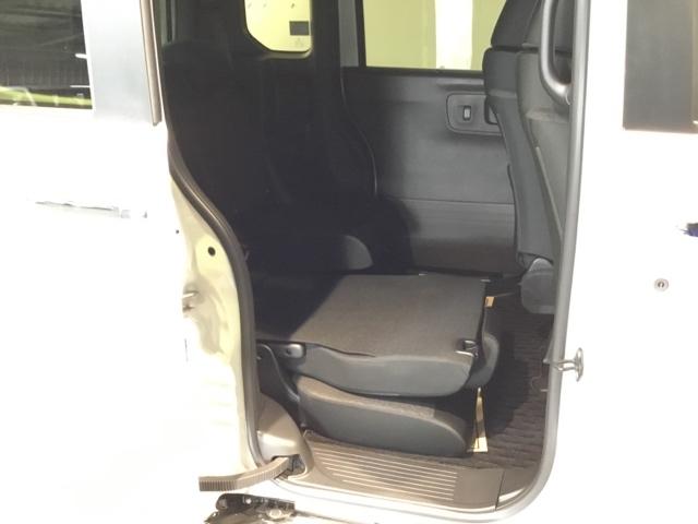 Ｎ－ＢＯＸカスタム ベースグレード　メモリーナビ　フルセグ　リアカメラ　ＥＴＣ　ＵＳＢ接続　ＣＭＢＳ　Ｄレコ　禁煙　ベンチシート　オートエアコン　スマートキ　ＬＥＤ　盗難防止装置　クルコン　バックカメラ　パワーステアリング　エアバッグ（13枚目）