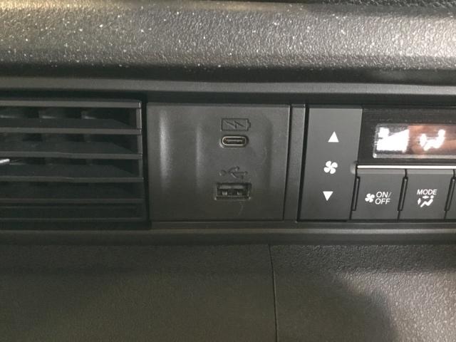 Ｎ－ＢＯＸカスタム ベースグレード　メモリーナビ　フルセグ　リアカメラ　ＥＴＣ　ＵＳＢ接続　ＣＭＢＳ　Ｄレコ　禁煙　ベンチシート　オートエアコン　スマートキ　ＬＥＤ　盗難防止装置　クルコン　バックカメラ　パワーステアリング　エアバッグ（24枚目）