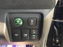 【eコンスイッチ】低燃費運転をサポートするECONモード。スイッチをONすると、エンジンやトランスミッション、A/Cなどを協調制御し、燃費の向上に貢献。エコドライブの効果を高めます。
