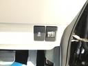 ベースグレード　試乗車　メモリーナビ　ドラレコ　ＥＴＣ　リアカメラ　セキュリティアラーム　地デジＴＶ　誤発信抑制機能　キーレスエントリー　前席シートヒーター　ＵＳＢポート　バックカメラ付　禁煙　スマートキ　ナビＴＶ（32枚目）
