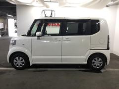 狭い駐車場でも、スライドドアならチャイルドシートへのお子さまの乗降や荷物の積載もスムーズ。 7