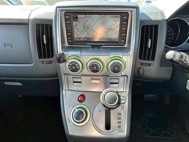 デリカD:5 G ナビパッケージ 4WD ETC バックカメラ サイドカメラ ナビ TV オートクルーズコントロール 両側スライド・片側電動 オートライト HID スマートキー 電動格納ミラー 後席モニター 3列シート フルフラット(4枚目)