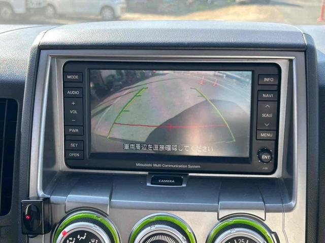 デリカD:5 G ナビパッケージ 4WD ETC バックカメラ サイドカメラ ナビ TV オートクルーズコントロール 両側スライド・片側電動 オートライト HID スマートキー 電動格納ミラー 後席モニター 3列シート フルフラット(7枚目)