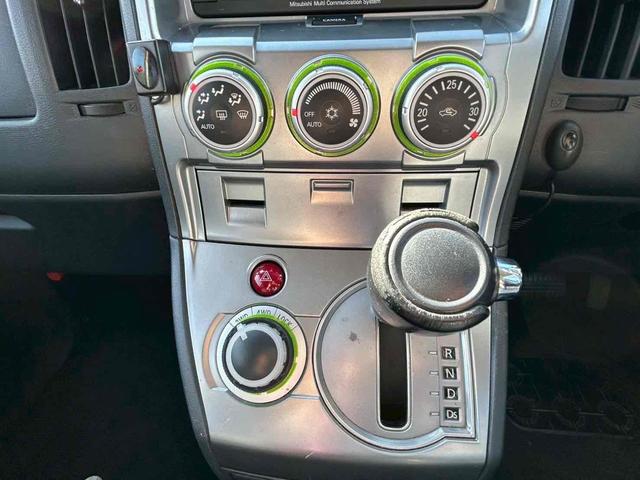 デリカD:5 G ナビパッケージ 4WD ETC バックカメラ サイドカメラ ナビ TV オートクルーズコントロール 両側スライド・片側電動 オートライト HID スマートキー 電動格納ミラー 後席モニター 3列シート フルフラット(8枚目)