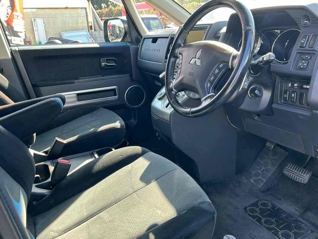 デリカD:5 G ナビパッケージ 4WD ETC バックカメラ サイドカメラ ナビ TV オートクルーズコントロール 両側スライド・片側電動 オートライト HID スマートキー 電動格納ミラー 後席モニター 3列シート フルフラット(25枚目)