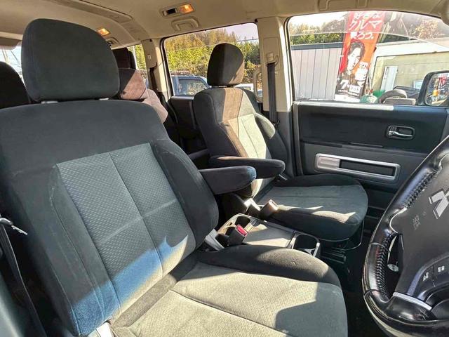 デリカD:5 G ナビパッケージ 4WD ETC バックカメラ サイドカメラ ナビ TV オートクルーズコントロール 両側スライド・片側電動 オートライト HID スマートキー 電動格納ミラー 後席モニター 3列シート フルフラット(26枚目)