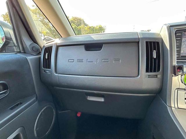 デリカD:5 G ナビパッケージ 4WD ETC バックカメラ サイドカメラ ナビ TV オートクルーズコントロール 両側スライド・片側電動 オートライト HID スマートキー 電動格納ミラー 後席モニター 3列シート フルフラット(43枚目)