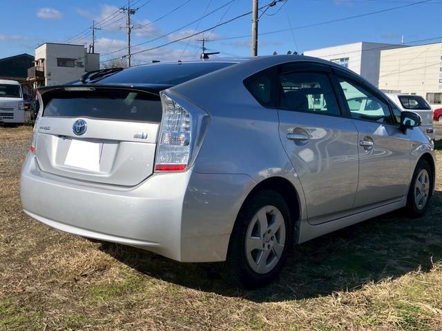 プリウス Ｓ　Ｂｌｕｅｔｏｏｔｈ対応ナビ　バックカメラ　ＥＴＣ　フロントフォグランプ　スマートキー・プッシュスタート　メモリーナビ　ＴＶ　アイドリングストップ（8枚目）