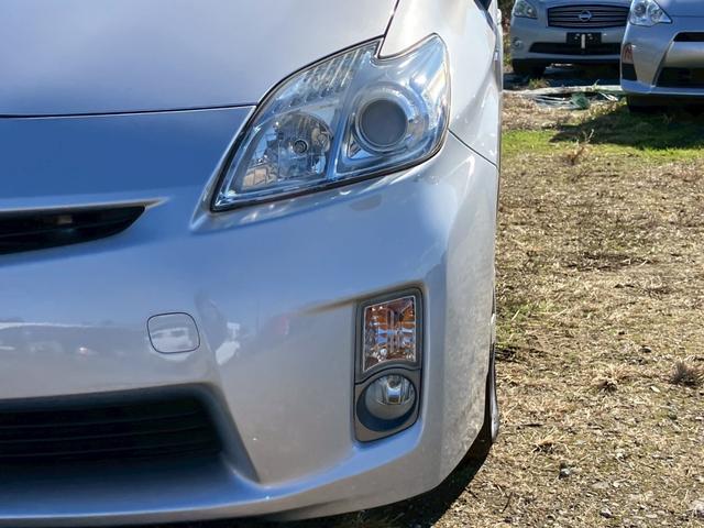 プリウス Ｓ　Ｂｌｕｅｔｏｏｔｈ対応ナビ　バックカメラ　ＥＴＣ　フロントフォグランプ　スマートキー・プッシュスタート　メモリーナビ　ＴＶ　アイドリングストップ（11枚目）