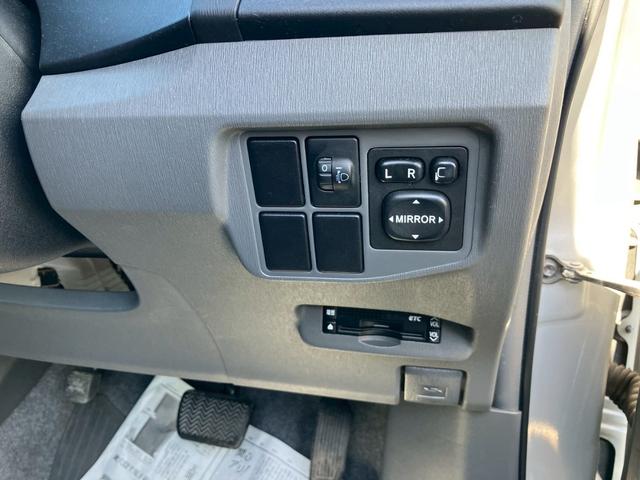 プリウス Ｓ　Ｂｌｕｅｔｏｏｔｈ対応ナビ　バックカメラ　ＥＴＣ　フロントフォグランプ　スマートキー・プッシュスタート　メモリーナビ　ＴＶ　アイドリングストップ（14枚目）