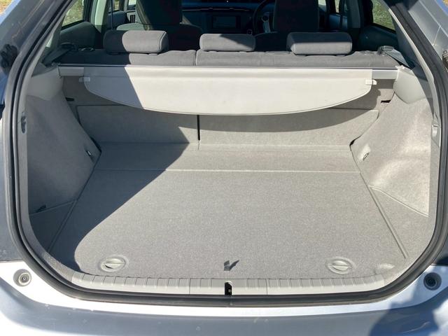 プリウス Ｓ　Ｂｌｕｅｔｏｏｔｈ対応ナビ　バックカメラ　ＥＴＣ　フロントフォグランプ　スマートキー・プッシュスタート　メモリーナビ　ＴＶ　アイドリングストップ（27枚目）