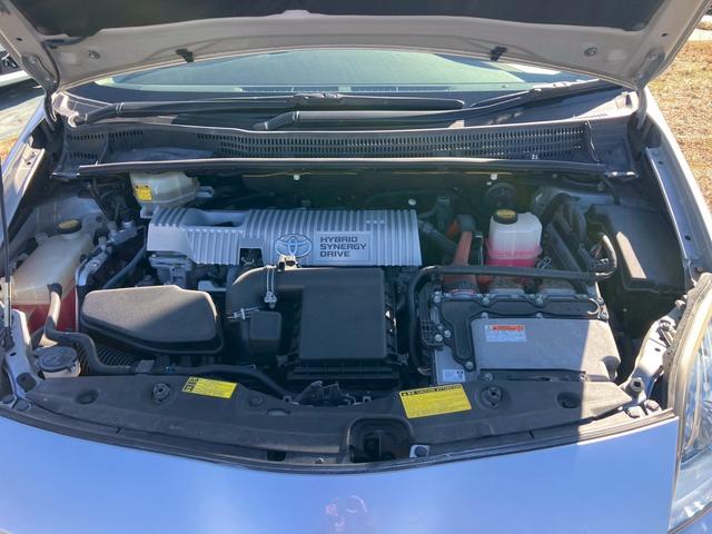 プリウス Ｓ　Ｂｌｕｅｔｏｏｔｈ対応ナビ　バックカメラ　ＥＴＣ　フロントフォグランプ　スマートキー・プッシュスタート　メモリーナビ　ＴＶ　アイドリングストップ（32枚目）