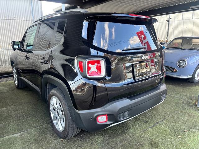 ジープ・レネゲード リミテッド　サンルーフ　コーナーセンサー　革シート　電子パーキングブレーキ　シートヒーター　ハンドルヒーター　パワーシート　ステアリングスイッチ（12枚目）