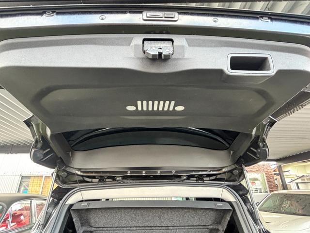 ジープ・レネゲード リミテッド　サンルーフ　コーナーセンサー　革シート　電子パーキングブレーキ　シートヒーター　ハンドルヒーター　パワーシート　ステアリングスイッチ（32枚目）