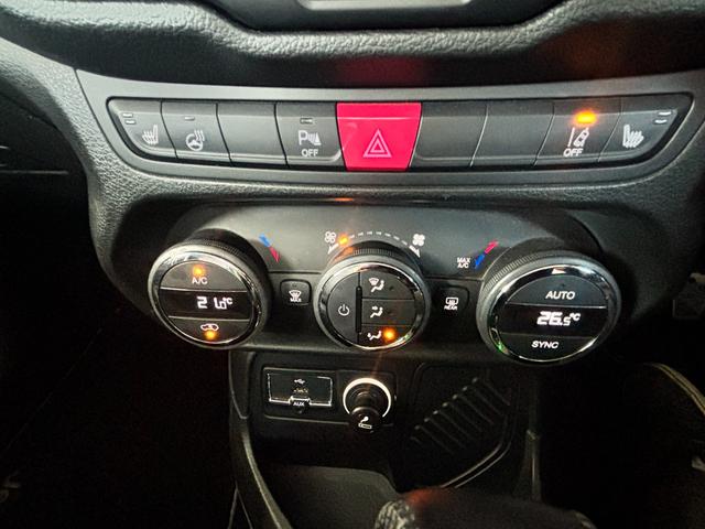 ジープ・レネゲード リミテッド　サンルーフ　コーナーセンサー　革シート　電子パーキングブレーキ　シートヒーター　ハンドルヒーター　パワーシート　ステアリングスイッチ（53枚目）