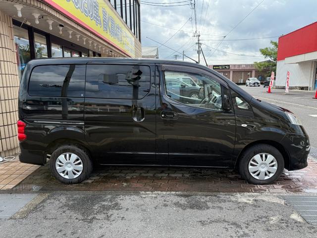 ＮＶ２００バネットワゴン １６Ｘ－３Ｒ　７人乗り／純正ナビ／フルセグＤＴＶ／バックカメラ／後席モニター（4枚目）