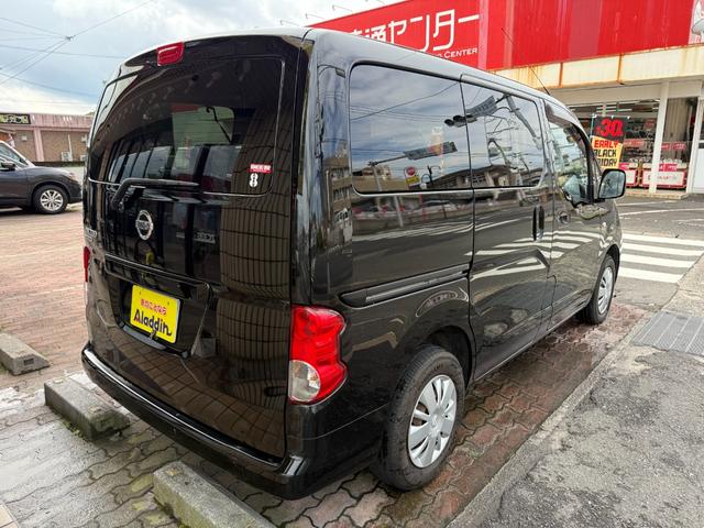 ＮＶ２００バネットワゴン １６Ｘ－３Ｒ　７人乗り／純正ナビ／フルセグＤＴＶ／バックカメラ／後席モニター（6枚目）