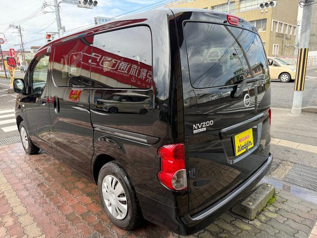 ＮＶ２００バネットワゴン １６Ｘ－３Ｒ　７人乗り／純正ナビ／フルセグＤＴＶ／バックカメラ／後席モニター（8枚目）